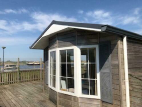 Waterchalet Number 6 Recreationpark Yn'E Lijte Grou Met Ligplaats Boot别墅 外观 照片