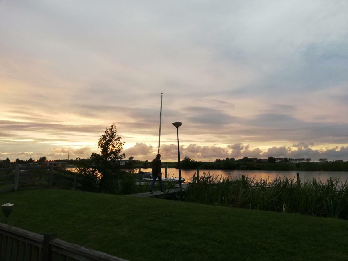 Waterchalet Number 6 Recreationpark Yn'E Lijte Grou Met Ligplaats Boot别墅 外观 照片